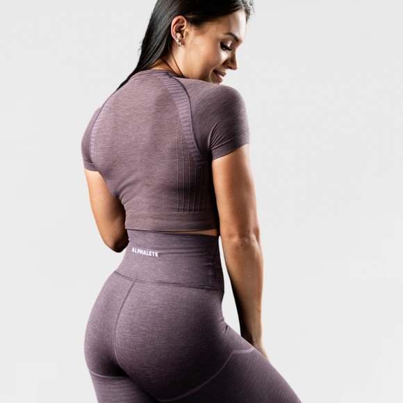 Alphalete Amplify Crop Top - Picture 8 of 8